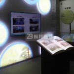 校史館設(shè)計(jì)方案中的虛擬翻書有哪些技術(shù)上的優(yōu)勢和特點(diǎn)？
