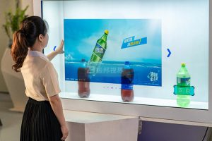 在展廳設(shè)計(jì)中運(yùn)用互動(dòng)透明屏，具體能帶來(lái)哪些獨(dú)特的優(yōu)勢(shì)與好處？