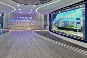 交通安全體驗(yàn)館中的哪些多媒體互動，能幫助人們解讀交通規(guī)則？