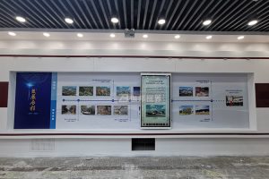面對(duì)展廳設(shè)計(jì)的多元化需求，滑軌屏該如何巧妙應(yīng)對(duì)贏得青睞？